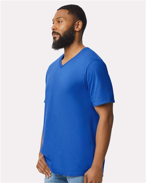Gildan Unisex Softstyle® V-Neck T-Shirt 64V00